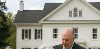 Jednog dana bogata žena izgubila je svoju jedinu kćer i zeta te ih je pokopala, ali mjesec dana kasnije saznala je strašnu tajnu… Jednog dana bogata žena izgubila je svoju jedinu kćer i zeta te ih je pokopala, ali mjesec dana kasnije saznala je strašnu tajnu… - featured image