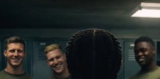 Vojnici su se rugali devojci zbog ožiljaka na njenim leđima, ali sve se promenilo kada je u jedinicu došao general i otkrio im strašnu istinu. Vojnici su se rugali devojci zbog ožiljaka na njenim leđima, ali sve se promenilo kada je u jedinicu došao general i otkrio im strašnu istinu. - featured image