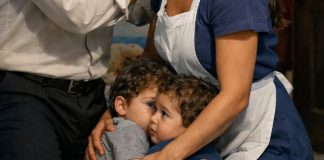 🔥 MILIJUNAŠ SE PRETVARAO DA JE SLIJEP KAKO BI TESTIRAO ZARUČNICU I BLIZANCE… A ONDA JE KUĆNA POMOĆNICA UČINILA NEŠTO ŠTO JE PROMIJENILO SVE 😳 🔥 MILIJUNAŠ SE PRETVARAO DA JE SLIJEP KAKO BI TESTIRAO ZARUČNICU I BLIZANCE… A ONDA JE KUĆNA POMOĆNICA UČINILA NEŠTO ŠTO JE PROMIJENILO SVE 😳 - featured image