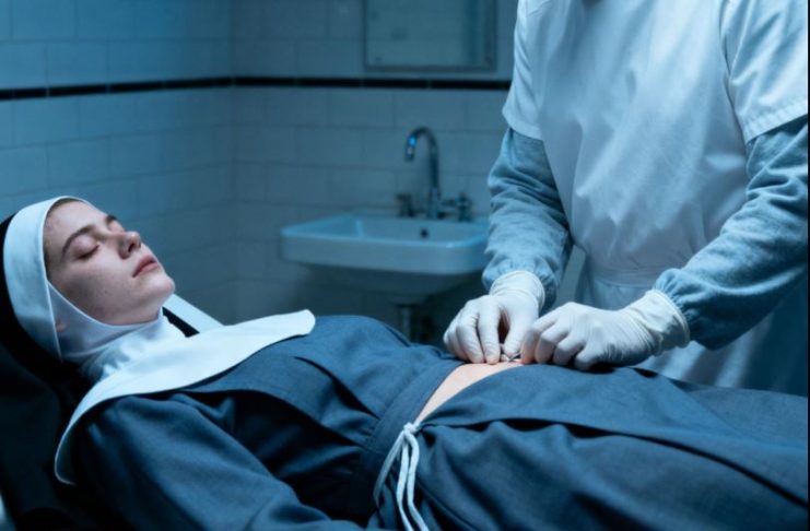 Doveli su tijelo časne sestre u mrtvačnicu, ali kada su počeli rezati njezin habit, pojavila se poruka: Doveli su tijelo časne sestre u mrtvačnicu, ali kada su počeli rezati njezin habit, pojavila se poruka: - featured image