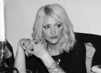 Umrla u mukama i tvrdila da je zbog 1 namirnice dobila rak: Cela estrada je žalila kad je umirala, a samo 5 kolega došlo je na njenu sahranu Umrla u mukama i tvrdila da je zbog 1 namirnice dobila rak: Cela estrada je žalila kad je umirala, a samo 5 kolega došlo je na njenu sahranu - featured image