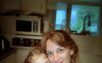 Usvojila sam djevojčicu s očima mog pokojnog muža — a godinu dana kasnije pronašla sam fotografiju u njenom rancu koja mi je sledila krv u žilama. Usvojila sam djevojčicu s očima mog pokojnog muža — a godinu dana kasnije pronašla sam fotografiju u njenom rancu koja mi je sledila krv u žilama. - featured image