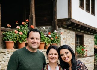 Moj muž je doveo prijateljicu da ostane kod nas samo sedmicu dana — a onda sam ispod njenog kreveta pronašla kutiju koja je objasnila zašto se prema njoj ponašao kao prema tajni. Moj muž je doveo prijateljicu da ostane kod nas samo sedmicu dana — a onda sam ispod njenog kreveta pronašla kutiju koja je objasnila zašto se prema njoj ponašao kao prema tajni. - featured image
