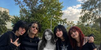 Moja 16-godišnja kći poginula je u tragičnoj nesreći… Nakon njezina sprovoda, njezini su prijatelji upali u moju kuću i rekli: „Rekla nam je da ti ovo damo samo ako se nikada ne vrati kući” Moja 16-godišnja kći poginula je u tragičnoj nesreći… Nakon njezina sprovoda, njezini su prijatelji upali u moju kuću i rekli: „Rekla nam je da ti ovo damo samo ako se nikada ne vrati kući” - featured image