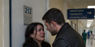 Moj zet me nazvao plačući: „Tvoja kćerka nije preživjela porođaj.“ Odjurila sam u Opštu bolnicu u Sarajevu, a kada sam stigla do sobe 212, on je stao ispred mene, uhvatio me za ramena i šapnuo: „Ne želiš da je vidiš takvu. Vjeruj mi.“ U njegovim očima bilo je nešto gore od tuge: strah… i te noći sam shvatila da ne kriju samo oproštaj, nego i istinu. Moj zet me nazvao plačući: „Tvoja kćerka nije preživjela porođaj.“ Odjurila sam u Opštu bolnicu u Sarajevu, a kada sam stigla do sobe 212, on je stao ispred mene, uhvatio me za ramena i šapnuo: „Ne želiš da je vidiš takvu. Vjeruj mi.“ U njegovim očima bilo je nešto gore od tuge: strah… i te noći sam shvatila da ne kriju samo oproštaj, nego i istinu. - featured image