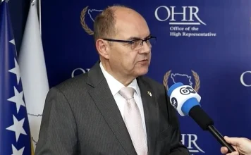 Schmidt: Postoje različita mišljenja u međunarodnoj zajednici o tome da li treba nastaviti s Dejtonom