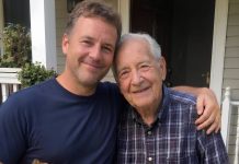 Više od desetljeća svake sam nedjelje dostavljao namirnice svom 84-godišnjem susjedu. Nakon njegove smrti, iznošeni kofer otkrio je šokantno iznenađenje. Više od desetljeća svake sam nedjelje dostavljao namirnice svom 84-godišnjem susjedu. Nakon njegove smrti, iznošeni kofer otkrio je šokantno iznenađenje. - featured image