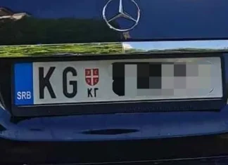 “Došli smo u Tuzlu iz Kragujevca, turistički. Čekamo slobodno mesto na parkingu. Prilazi nam čovek i pokazuje da otvorimo prozor…”